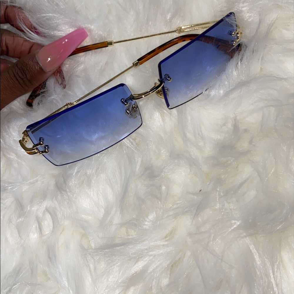 shades - Picture 3 of 3